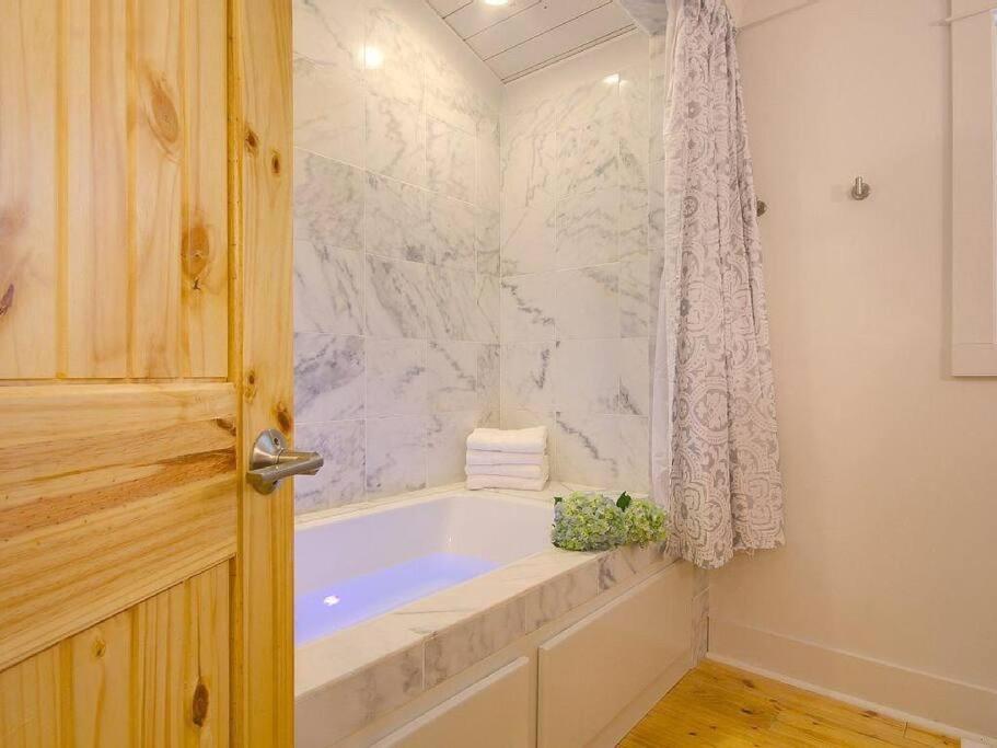 Downtown Fairhope Cottage Экстерьер фото